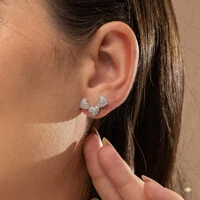 Earcuff Três Corações Cravejado