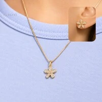 Conjunto Infantil Flor Cravejada com Zircônias