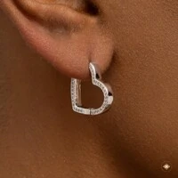 Argola Coração Cravejado na Lateral