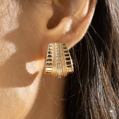 Foto Brinco Earhook Texturizado com Zircônias