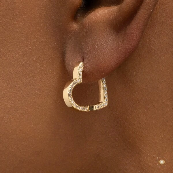 Argola Coração Cravejado na Lateral