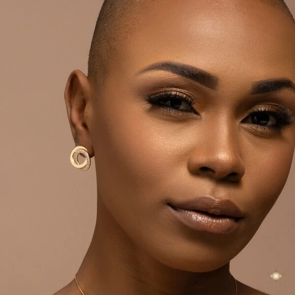 Brinco Elos Entrelaçados Liso e Cravejado