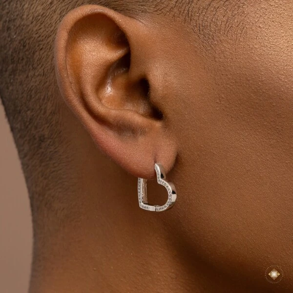 Argola Coração Cravejado na Lateral