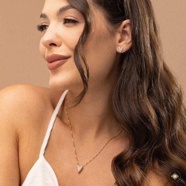 Colar Coração Alongado Cravejado