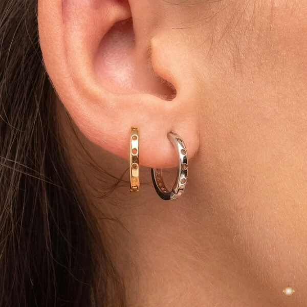 Argola com Zircônias Detalhe Vazado