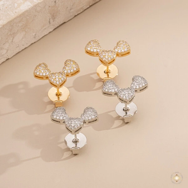 Earcuff Três Corações Cravejado