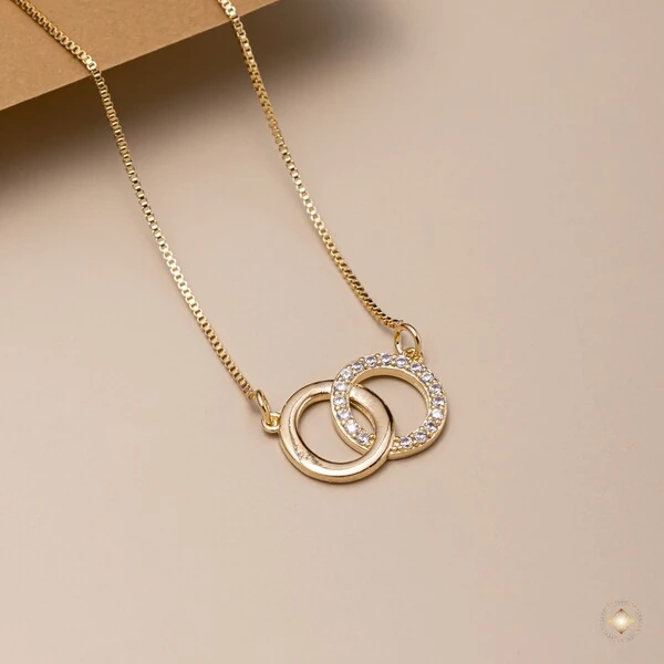 Colar Elos Entrelaçados Liso e Cravejado