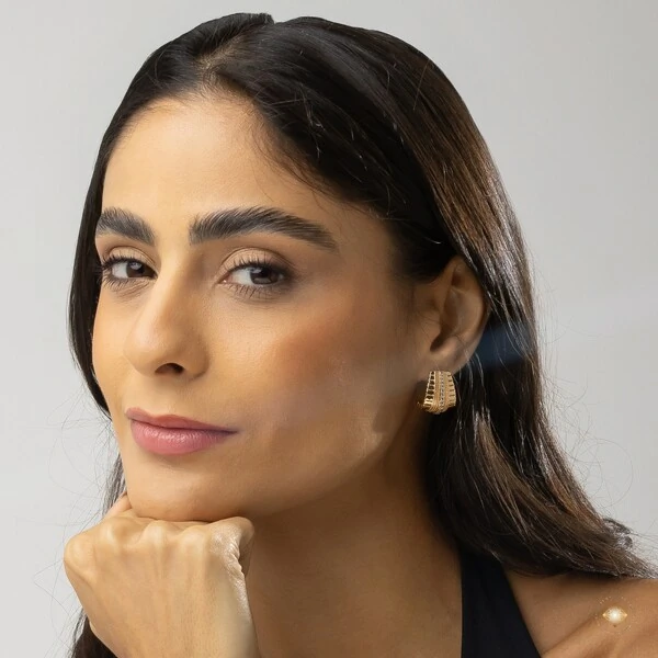 Brinco Earhook Texturizado com Zircônias