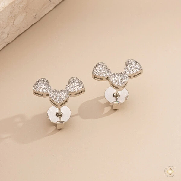 Earcuff Três Corações Cravejado