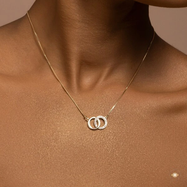 Colar Elos Entrelaçados Liso e Cravejado