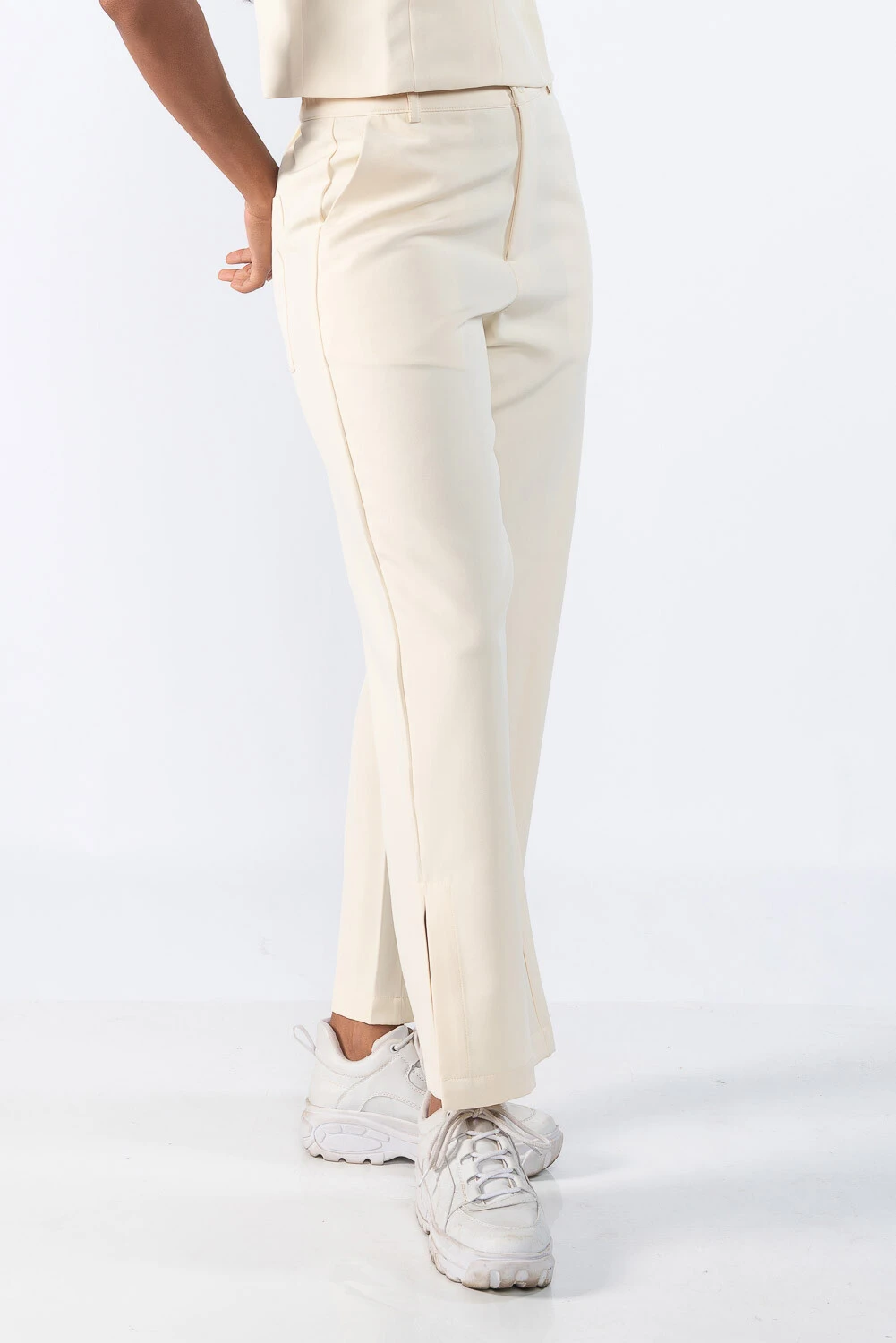 Foto Calça Reta com Fenda Lateral
