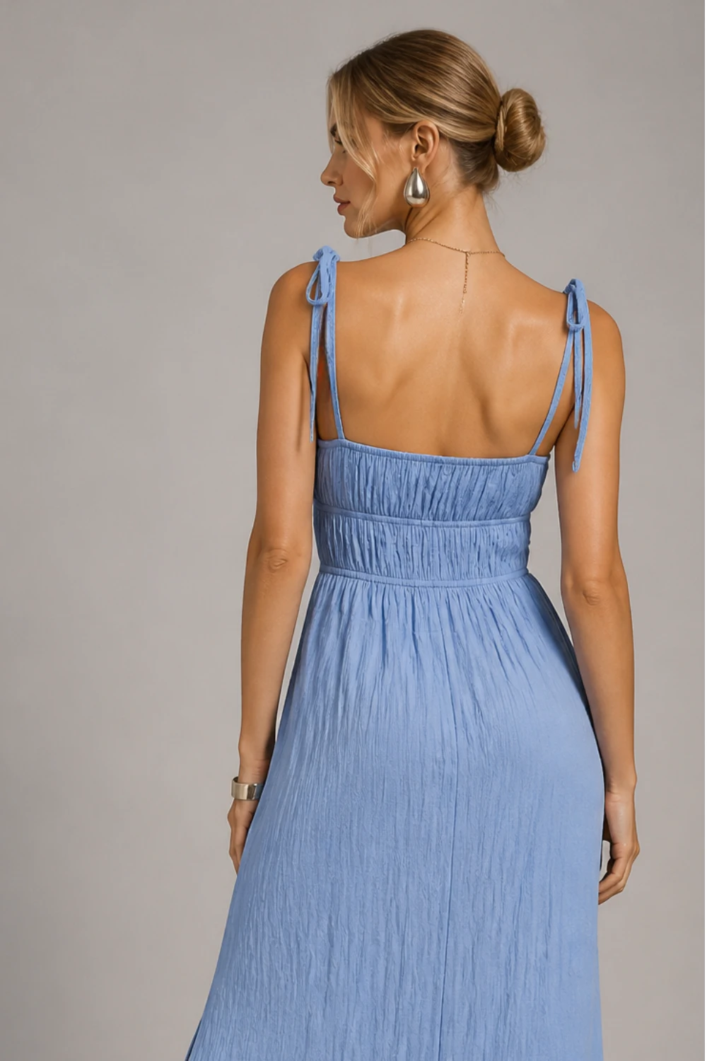 Foto Vestido midi elástico na cintura e alças