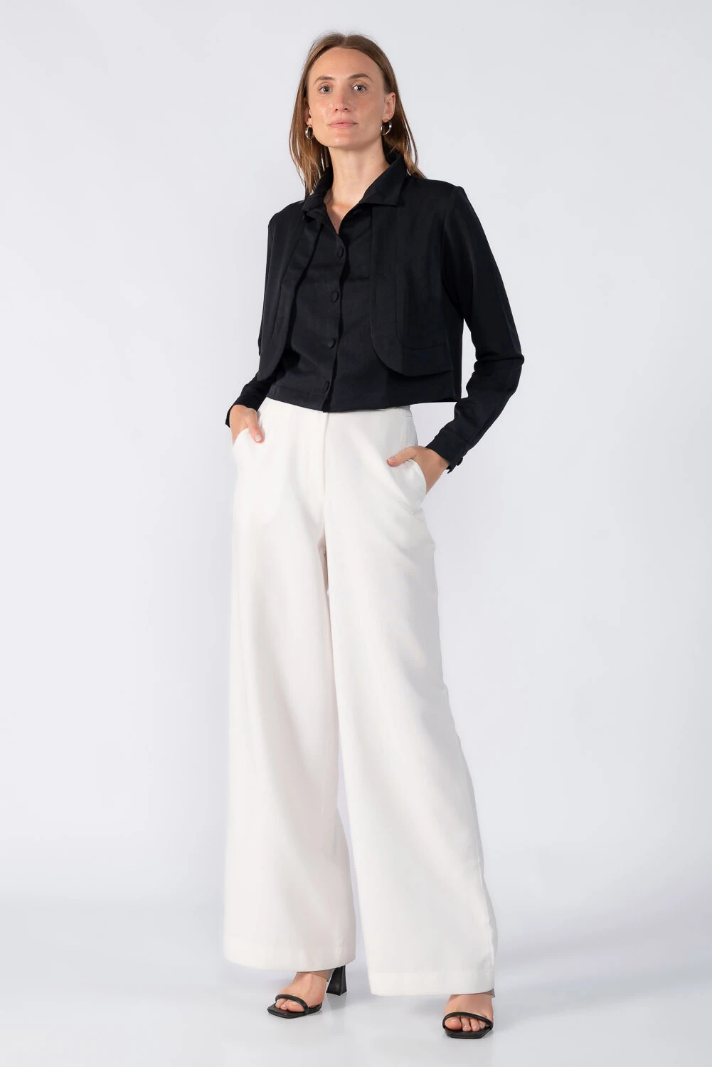 FotoCasaco curto em sarja com recortes