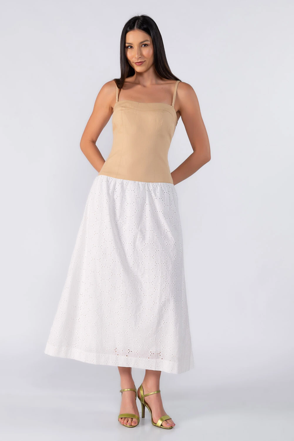 FotoVestido midi em sarja e laise