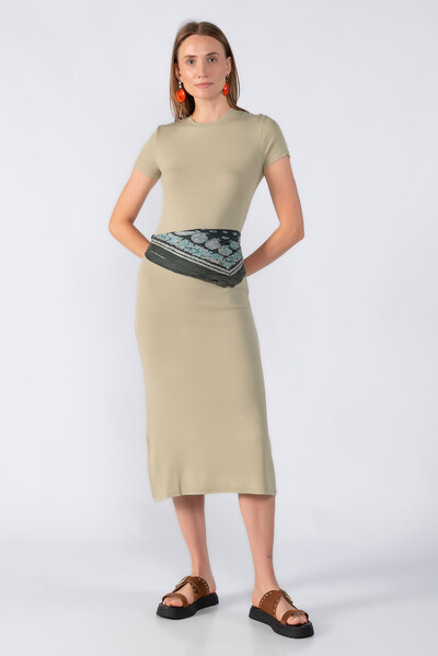 Foto Vestido midi manga curta canelado