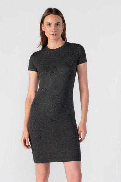 Foto Vestido canelado manga curta