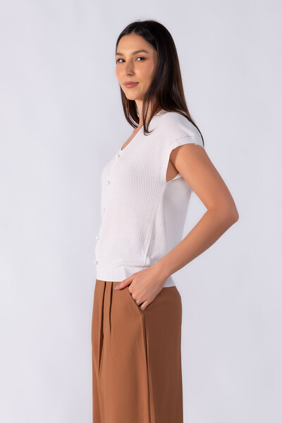 Foto Blusa fluida canelada botões forrados