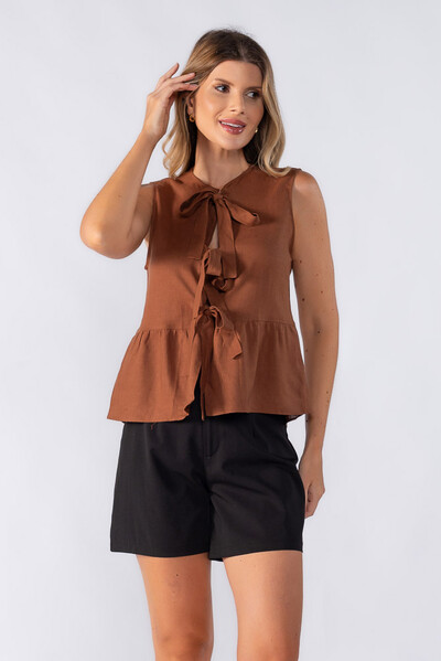 Foto Blusa com lacos frontais