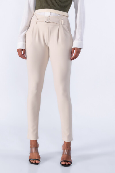 Foto Calça Cenoura Pregas Bolso