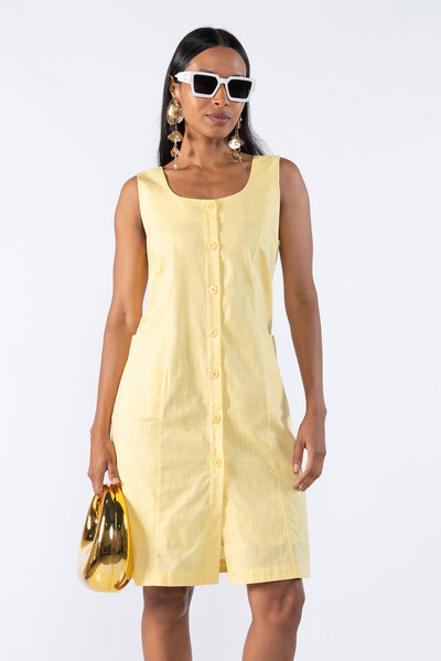 Foto Vestido com botões e bolsos