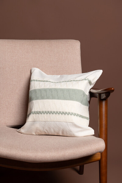 FotoCapa de almofada detalhe em croche