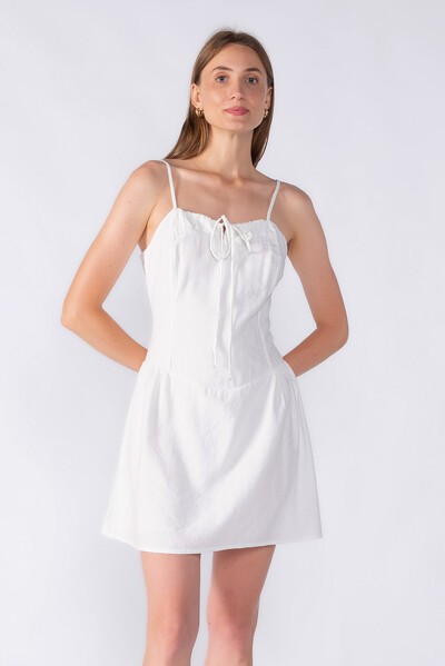 Foto Vestido curto alca fina e amarraco no decote