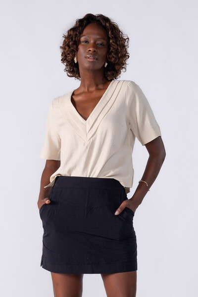 Foto Blusa com detalhes em pregas no decote