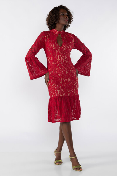 Foto Vestido de renda com fundo bege