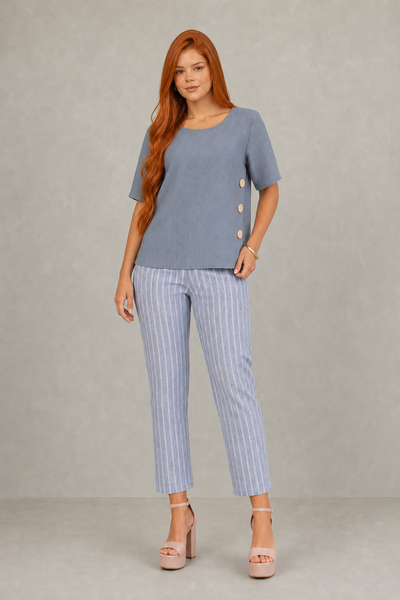 Foto Blusa em viscose com detalhe de botões laterais