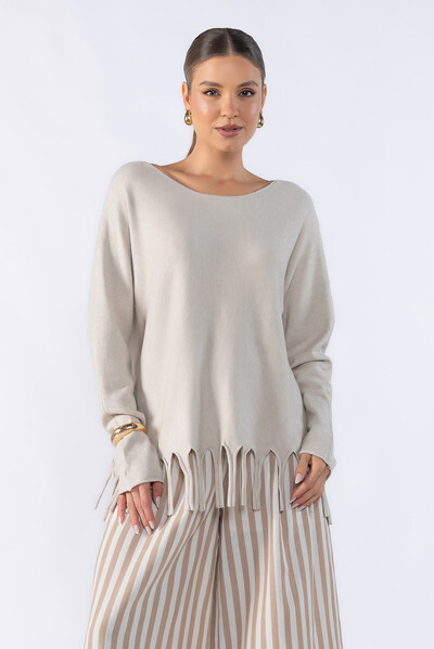 Foto Blusa basica ampla com franja na barra