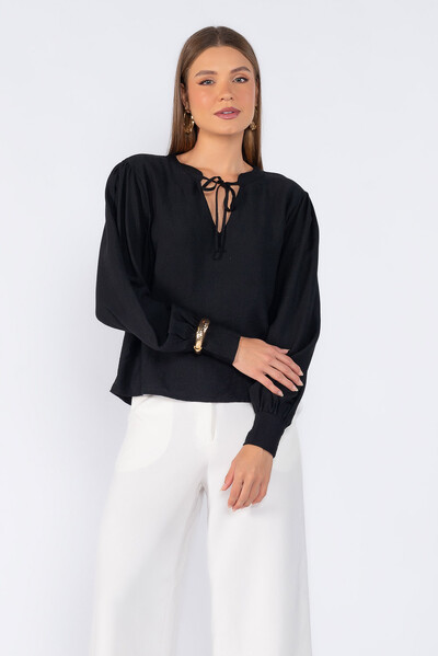 Foto Blusa bata com amarracao no decote