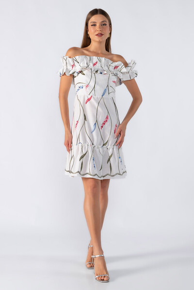 FotoVestido curto bordado ombro a ombro