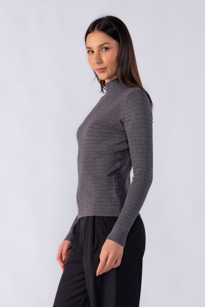 Foto Blusa texturizada gola alta