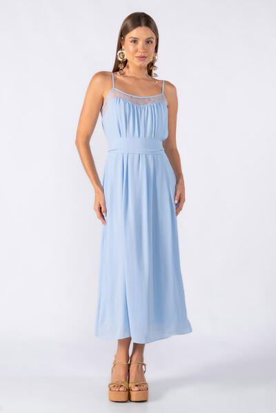 Foto Vestido midi com detalhe em renda