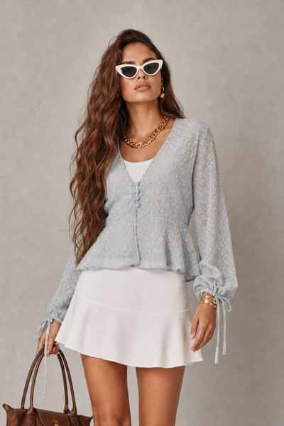 Foto Blusa renda trabalhada com botões