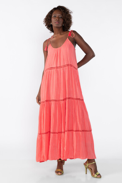 Foto Vestido longo com detalhes em lurex