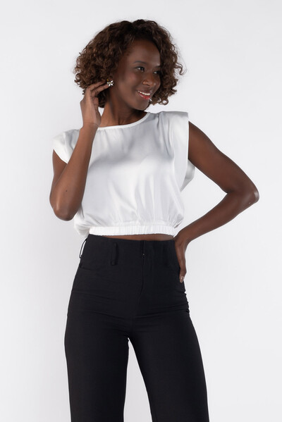 Foto Blusa cropped com ombreiras e elastico na barra