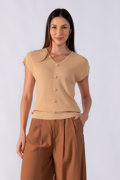 Foto Blusa fluida canelada botões forrados