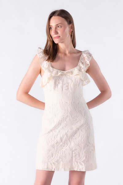 Foto Vestido curto de renda