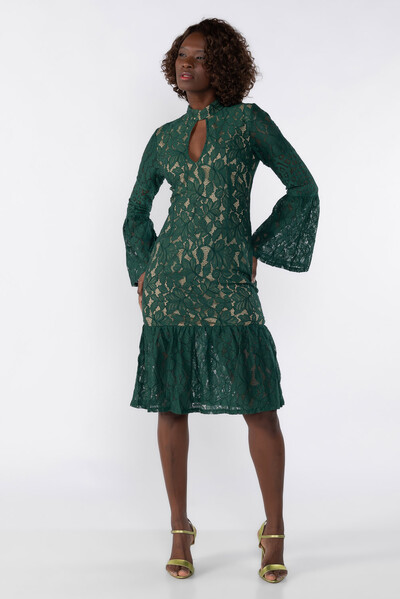 Foto Vestido de renda com fundo bege