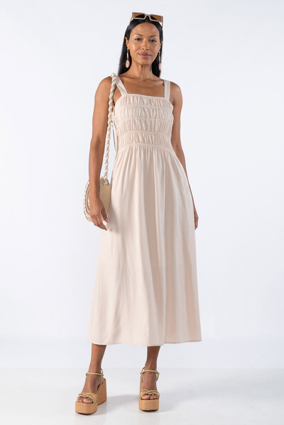 Foto Vestido midi com fenda traseira