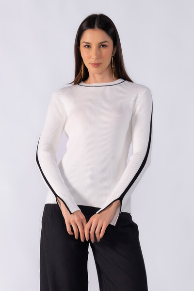 Foto Blusa canelada com listra lateral da manga e gola