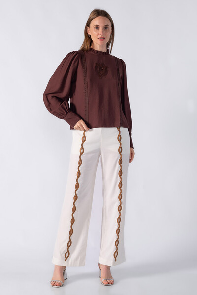 FotoBlusa com babado e manga bufante