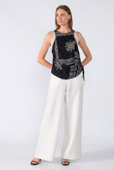 Foto Blusa estampada com detalhe na cintura