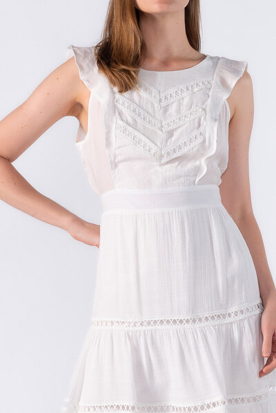 FotoVestido longo com detalhes em guippir