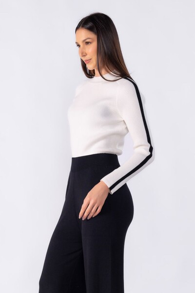 Foto Blusa canelada faixa lateral na manga