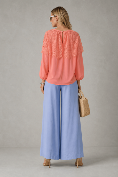 Foto Blusa Gola com Detalhe em Renda