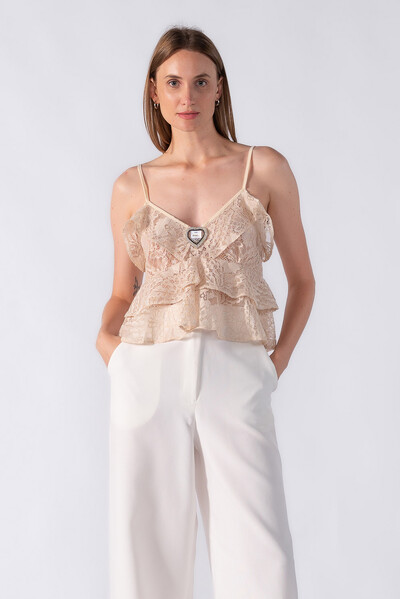 Foto Blusa em renda com babados e alça fina