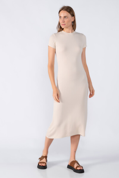 Foto Vestido midi manga curta canelado