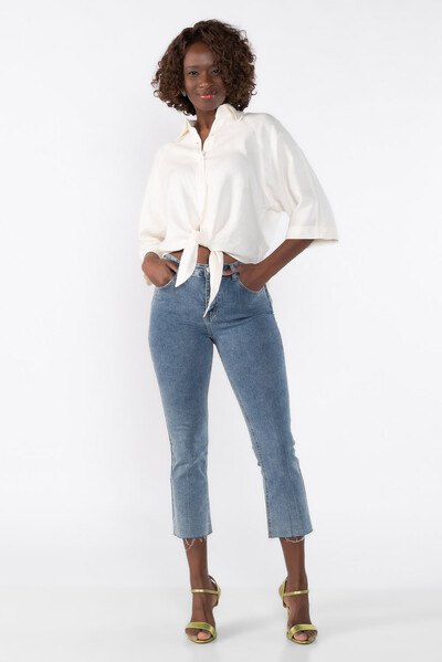 FotoCalca jeans reta com barra desfiada